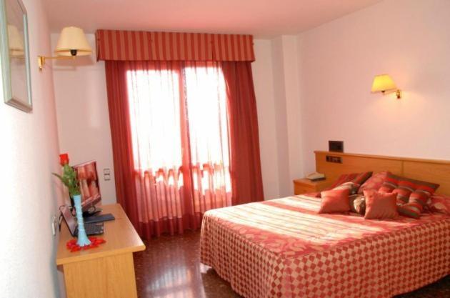Hotel La Imperial Luceni Pokój zdjęcie